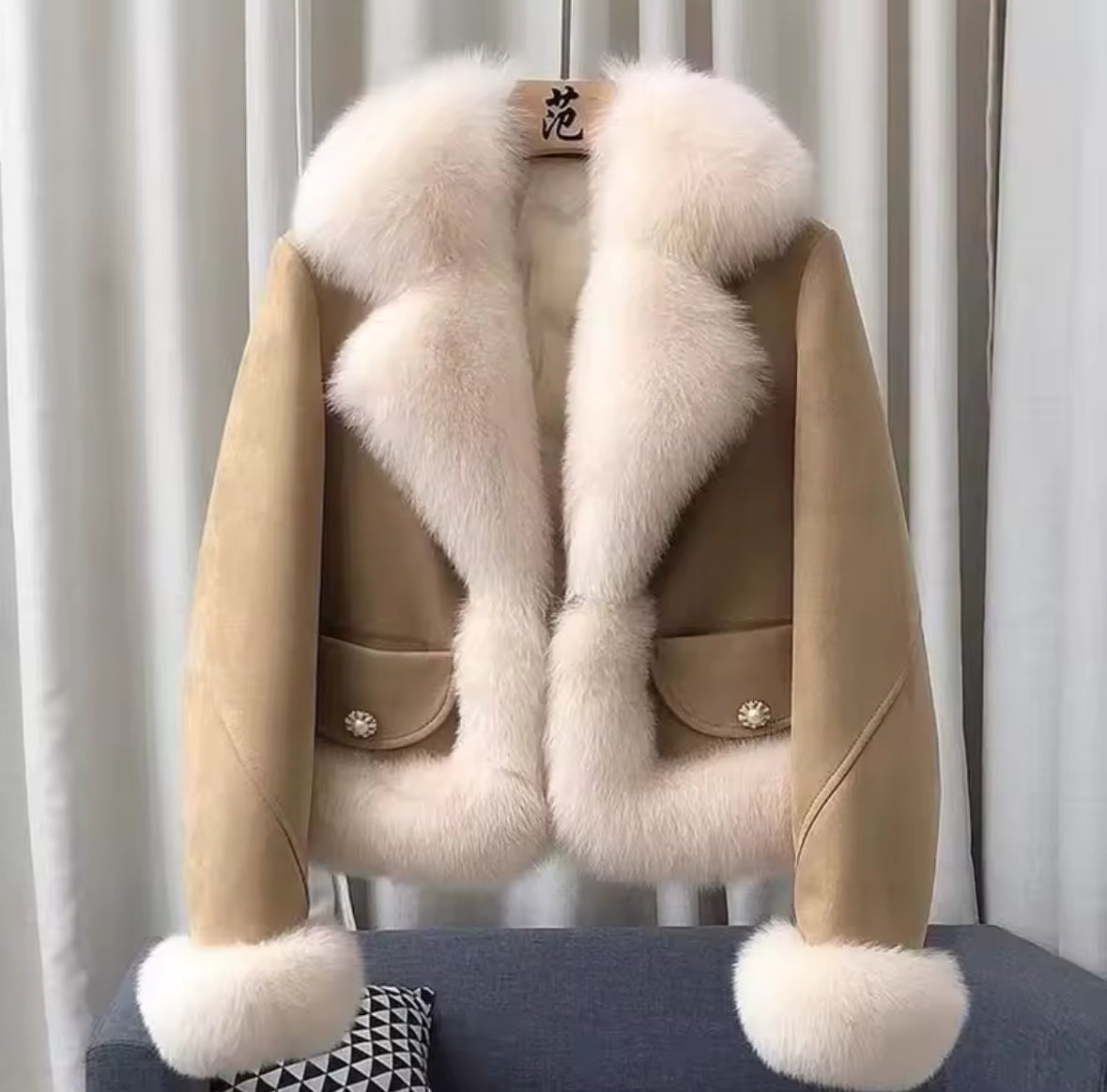Chic Faux Fur Trimmed Short Coat