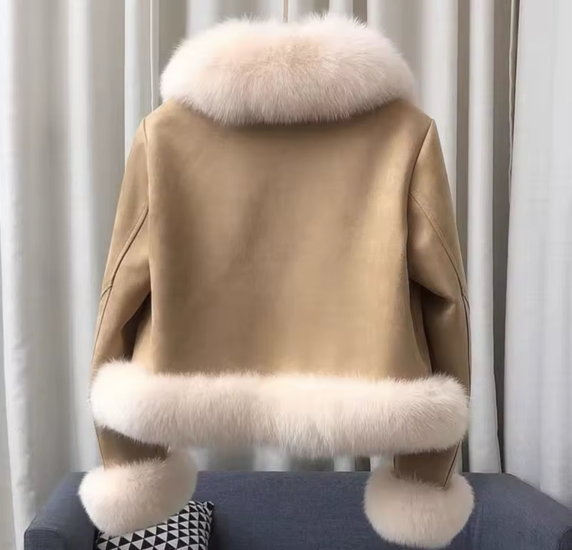 Chic Faux Fur Trimmed Short Coat